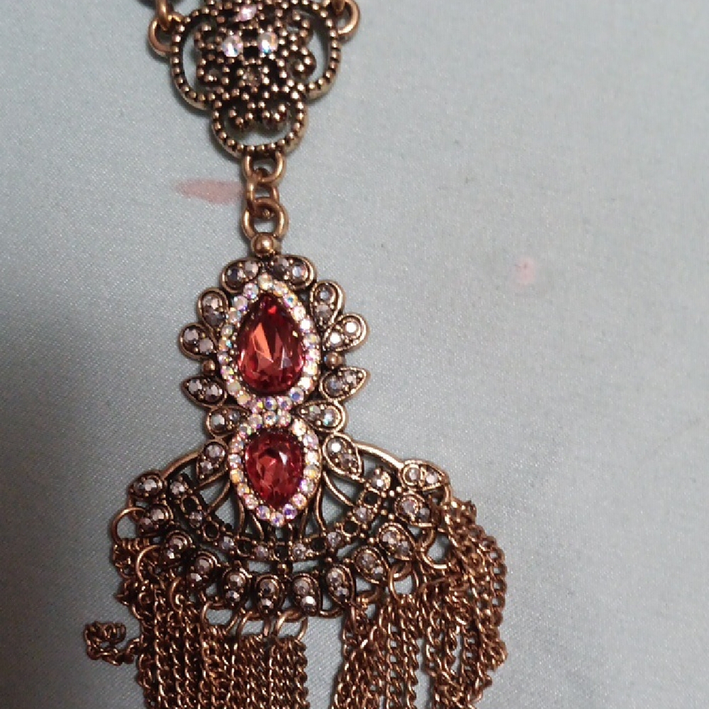 Elegant Gold and Red Pendant Necklace